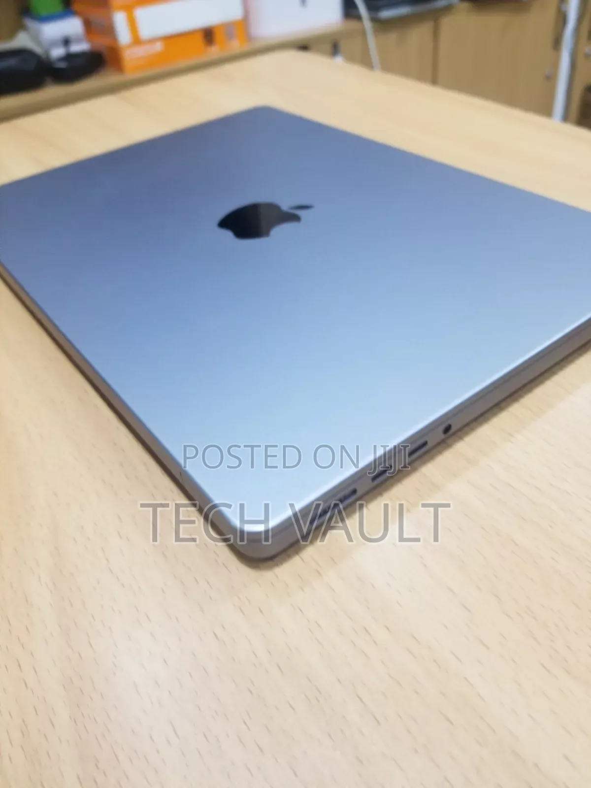 New Laptop Apple MacBook Pro 2023 M3 8GB Apple M3 SSD 1T