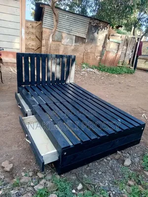 Black 4x6 Pallet Bed
