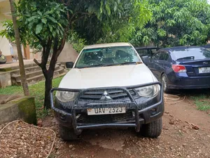 Mitsubishi L200 2013 White