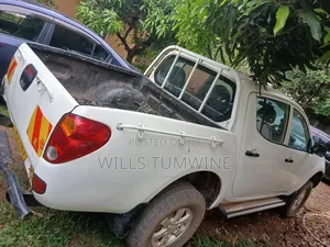 Mitsubishi L200 2013 White