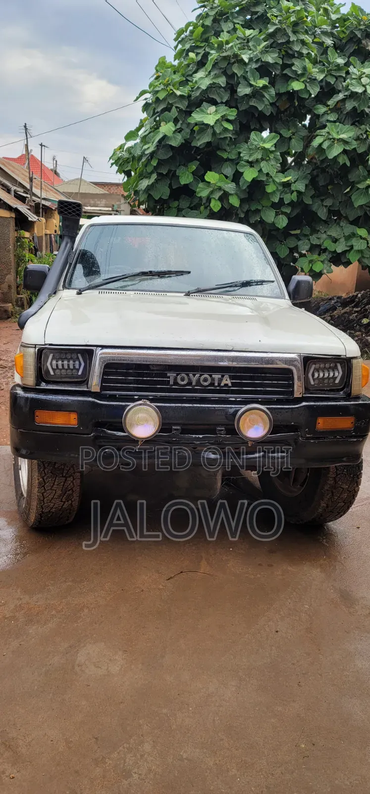 Toyota Hilux 1996 White