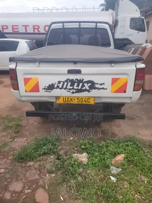 Toyota Hilux 1996 White