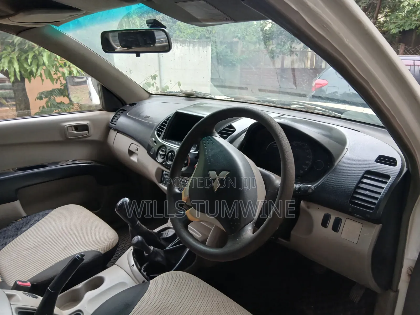 Mitsubishi L200 2013 White