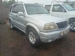 Suzuki Escudo 1997 Silver