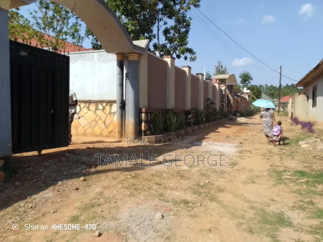 3bdrm Bungalow in Kigaga Estate, Nsangi for sale