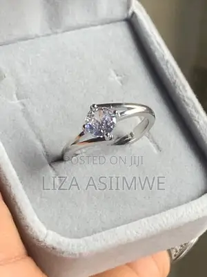 Round-Cut Cubic Zirconia Stone in a Splitshank Engagement/Promise Ring