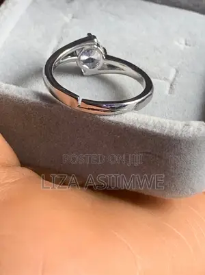 Round-Cut Cubic Zirconia Stone in a Splitshank Engagement/Promise Ring