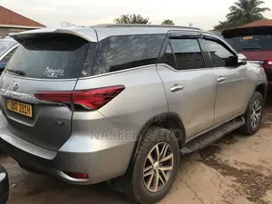 Toyota Fortuner 2015 Silver