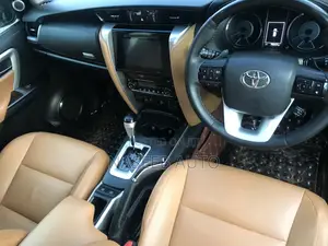 Toyota Fortuner 2015 Silver