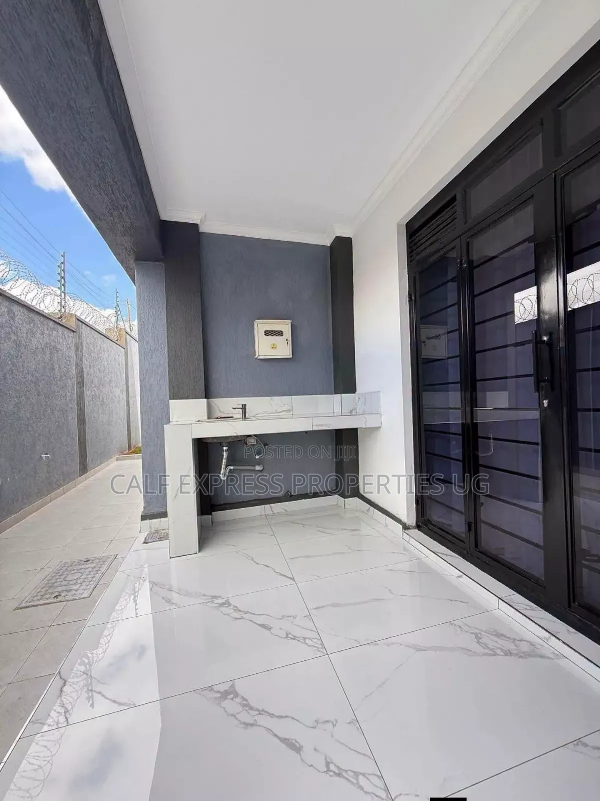 4bdrm Duplex in Kansanga Estate, Central Division for rent