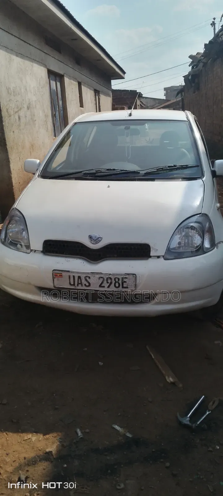 Toyota Vitz 1.0 FWD 3dr 1999 White