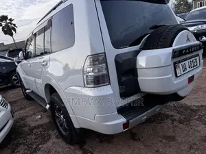 Mitsubishi Pajero 3.2 Di-Dc GLS 2011 White