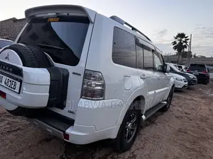 Mitsubishi Pajero 3.2 Di-Dc GLS 2011 White