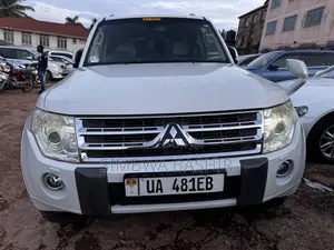 Mitsubishi Pajero 3.2 Di-Dc GLS 2011 White