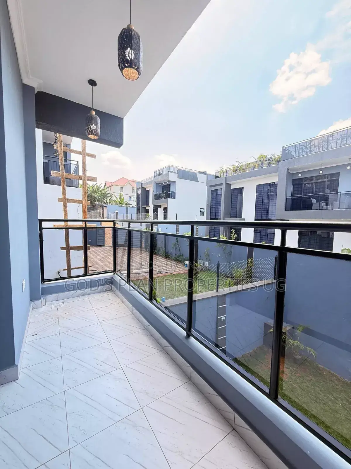 3bdrm Apartment in Muyenga Estate, Central Division for rent