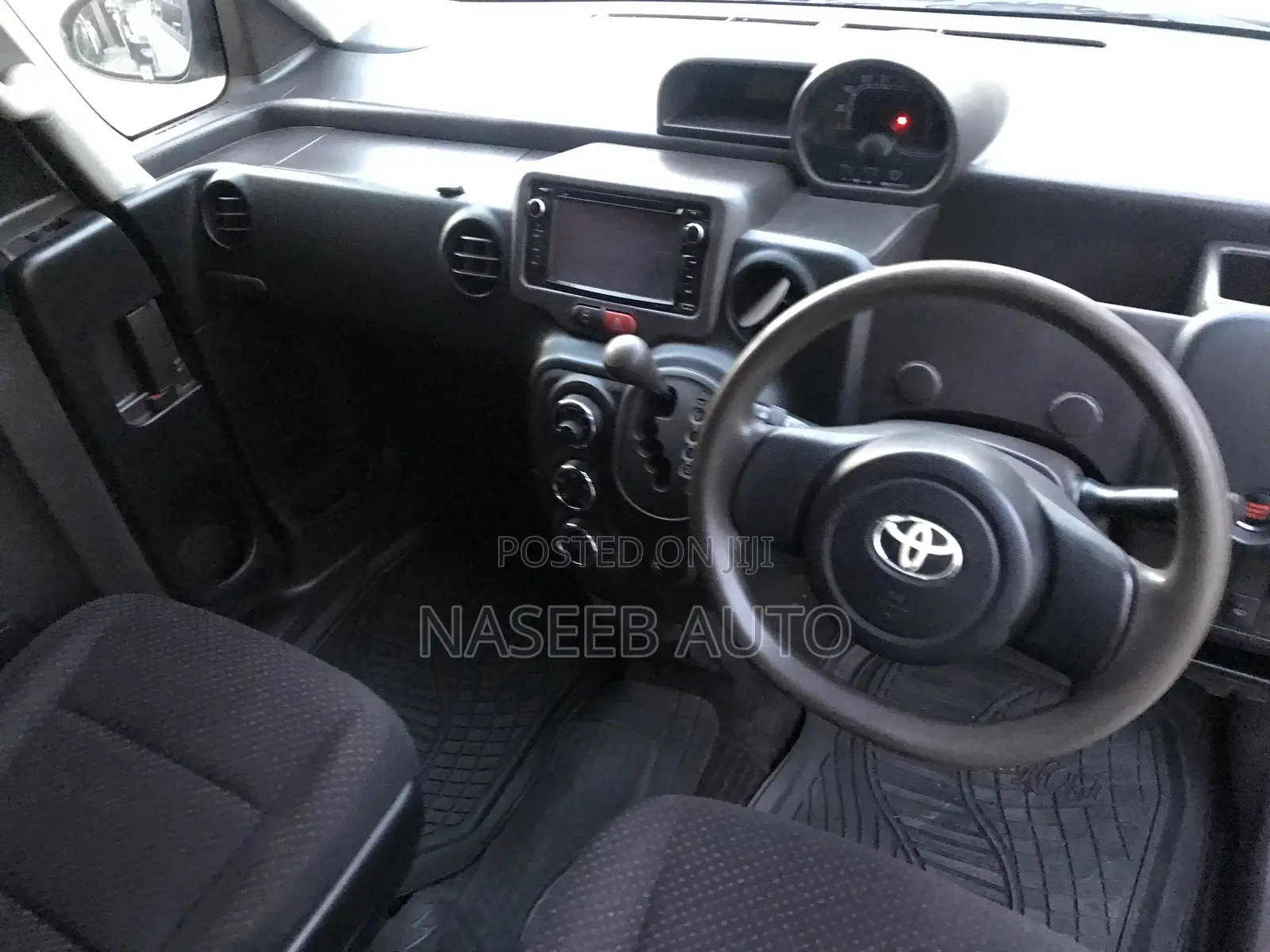 Toyota Porte 2010 Silver