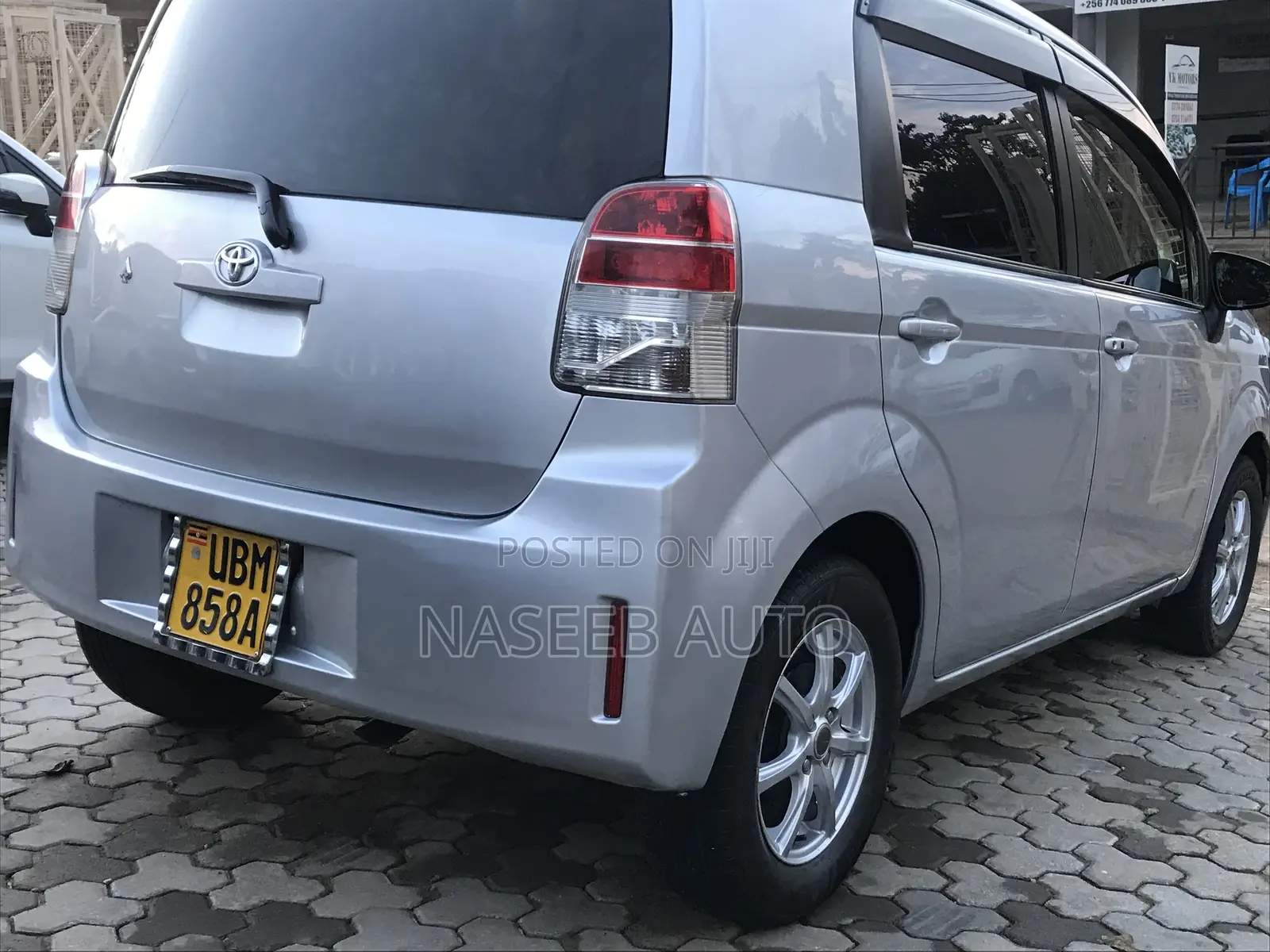 Toyota Porte 2010 Silver