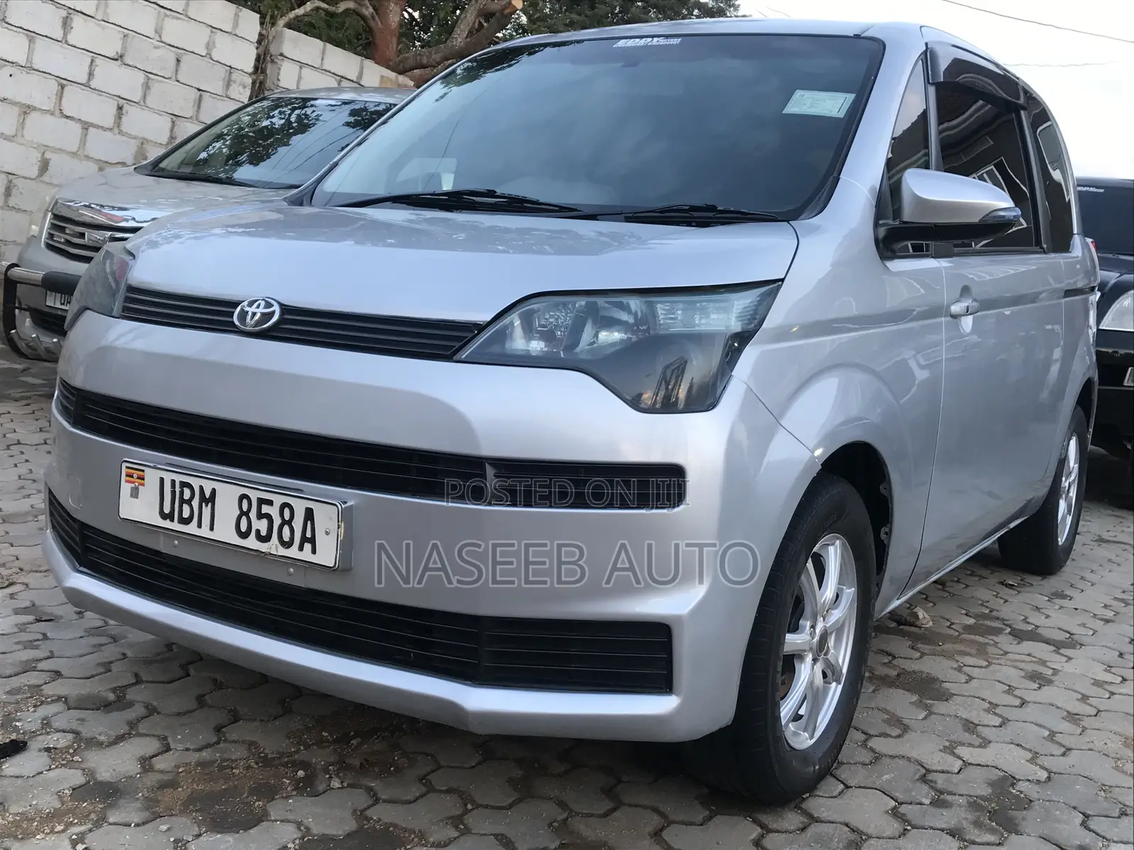 Toyota Porte 2010 Silver