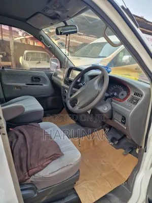 Toyota Noah 2001 White