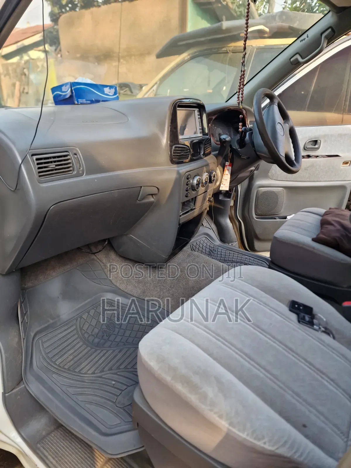 Toyota Noah 2001 White