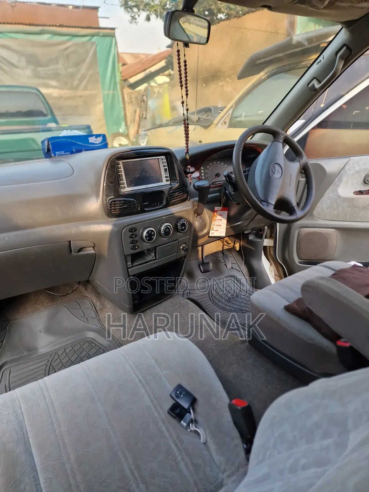 Toyota Noah 2001 White