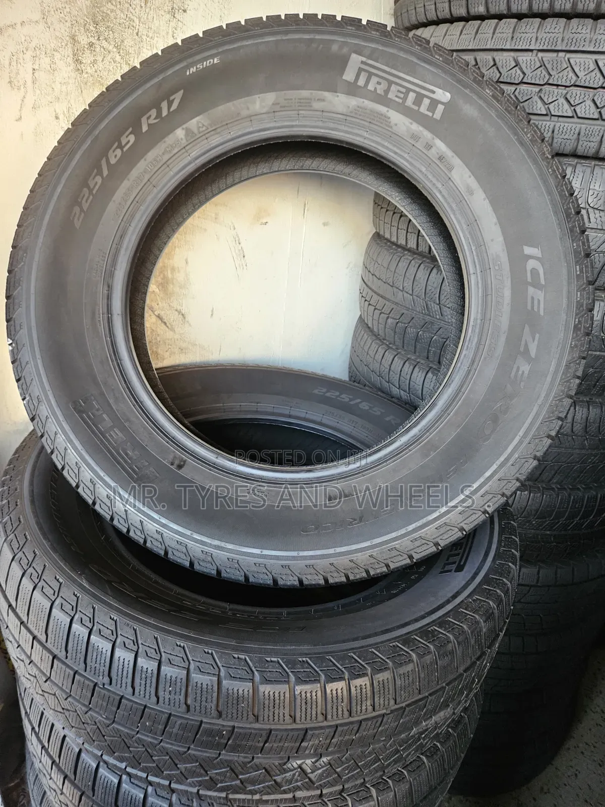 225 65 R17 Pileri in De House Now Put Ur Order We Deliver Now.