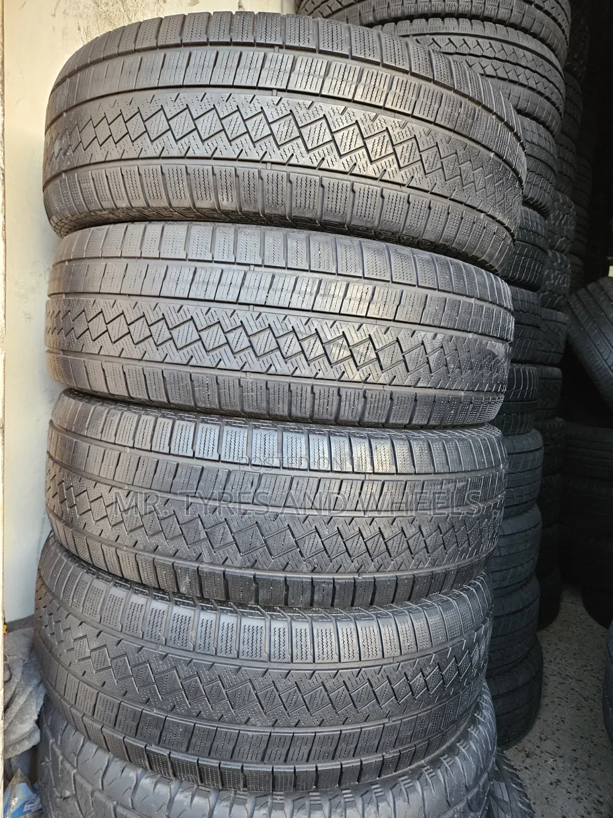 225 65 R17 Pileri in De House Now Put Ur Order We Deliver Now.