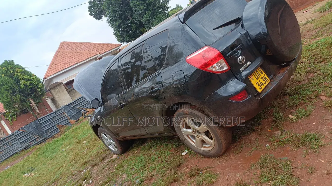 Toyota HiAce 2006 Black