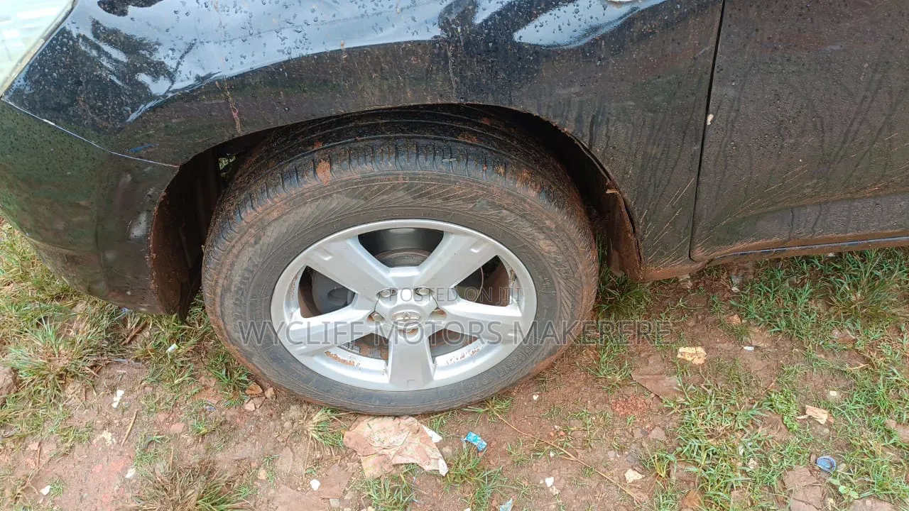 Toyota HiAce 2006 Black