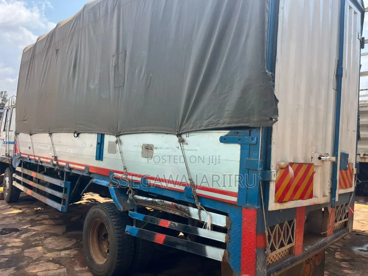 Mitsubishi Fuso 1990 White