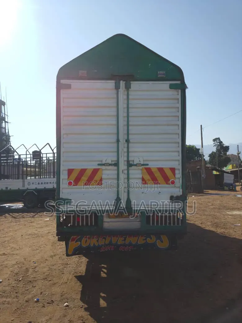 Mitsubishi Fuso 1998 White