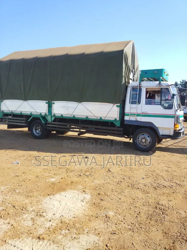 Mitsubishi Fuso 1998 White