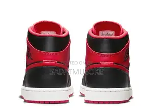 Air Jordan 1 Mid 'Alternate Bred'