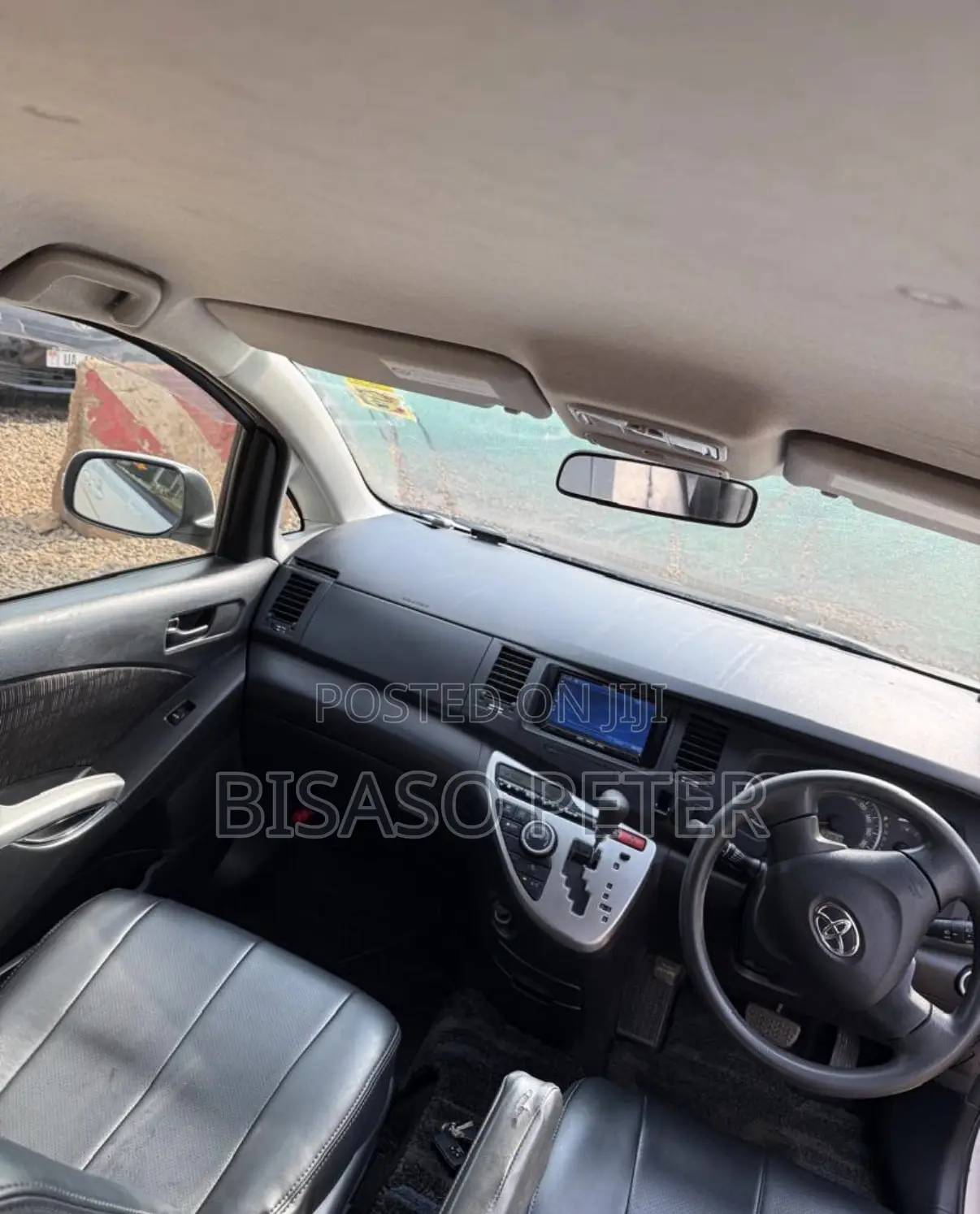 Toyota ISIS 1.8 L 2WD 2012 White