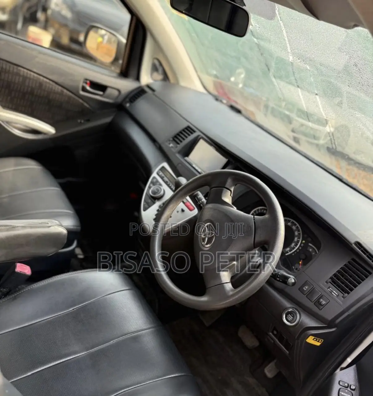 Toyota ISIS 1.8 L 2WD 2012 White