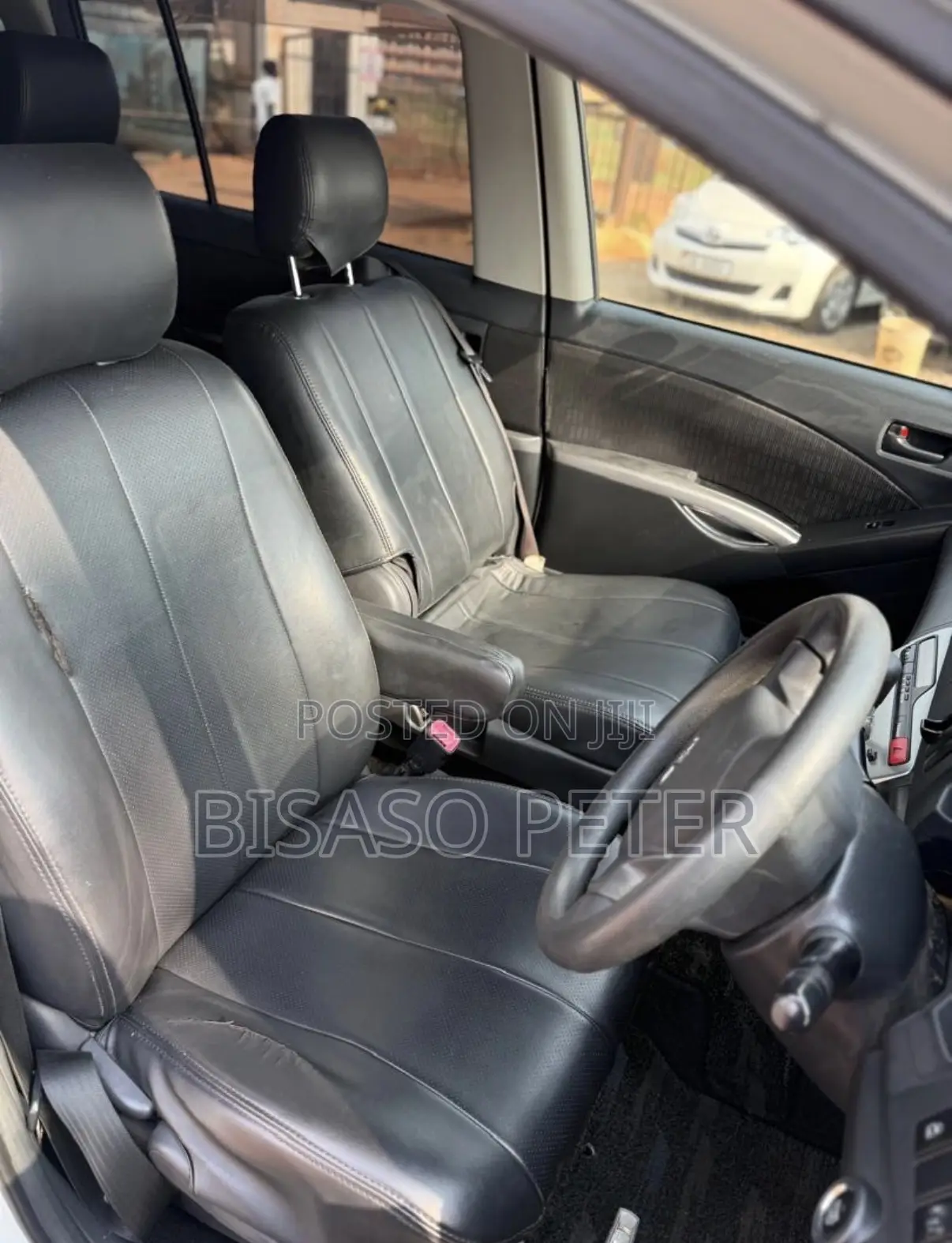 Toyota ISIS 1.8 L 2WD 2012 White