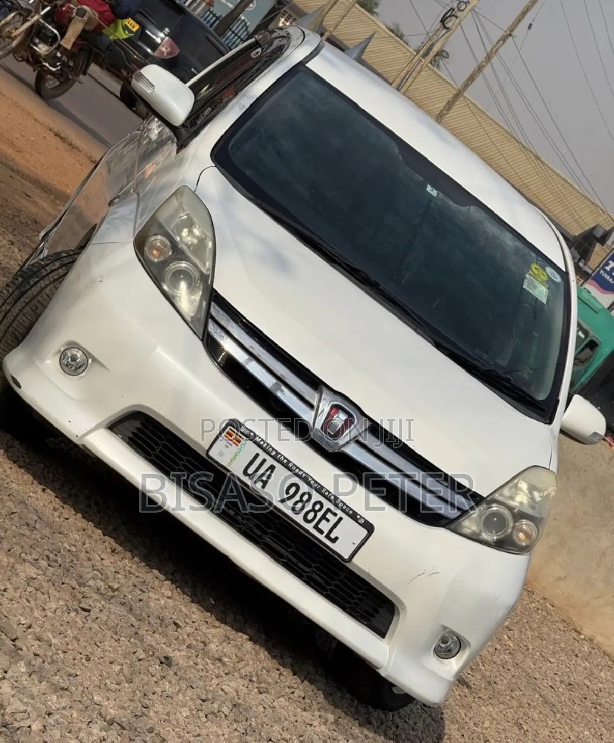 Toyota ISIS 1.8 L 2WD 2012 White