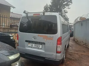 Toyota HiAce 2015 Silver