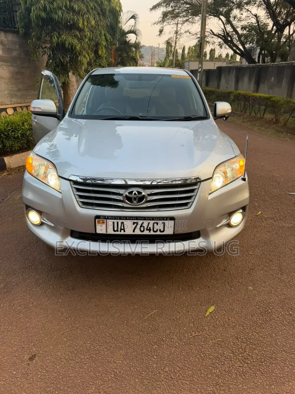 Toyota Vanguard 2012 Silver