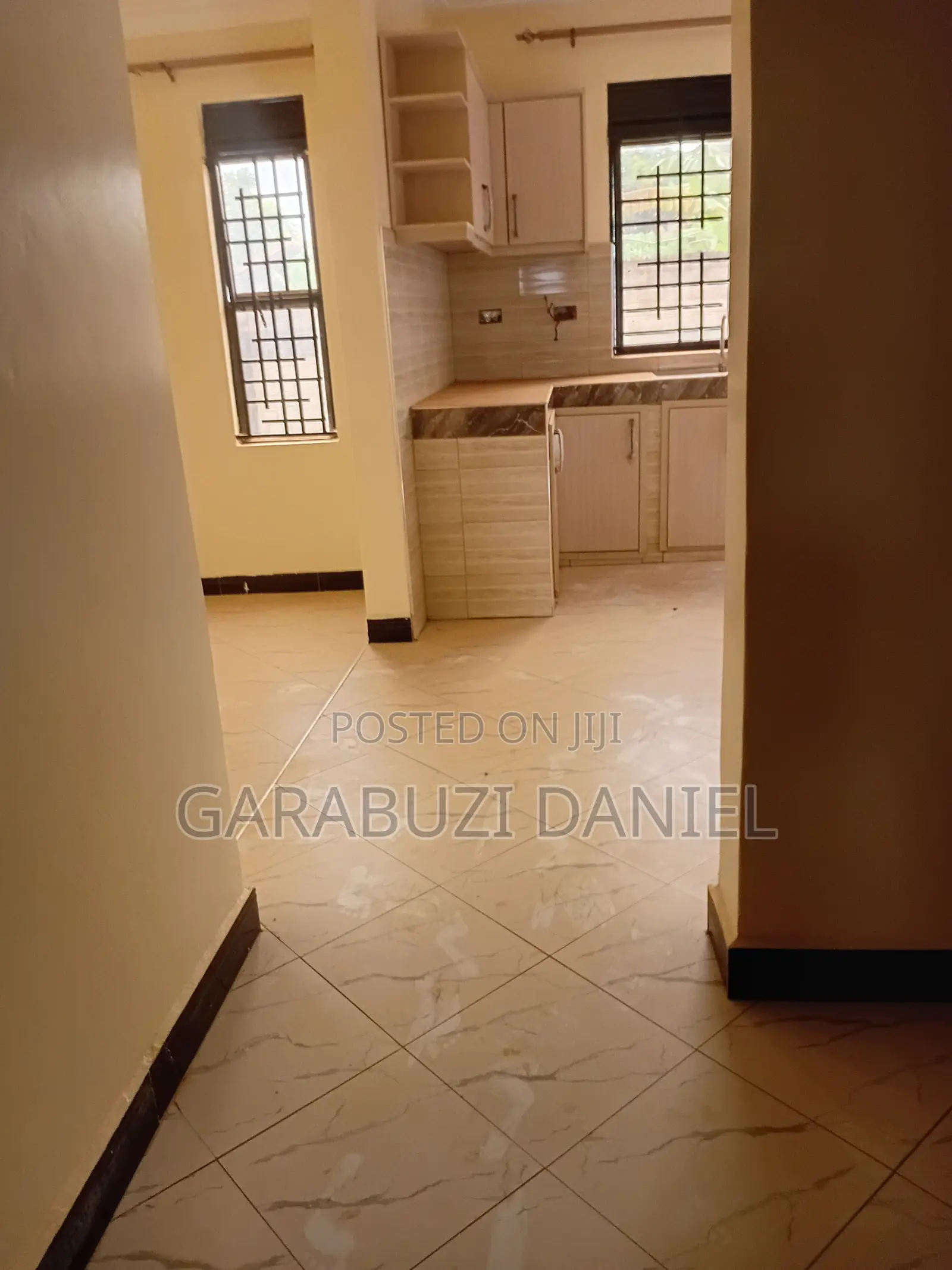 4bdrm Block of Flats in Not An Estate, Ssisa for sale