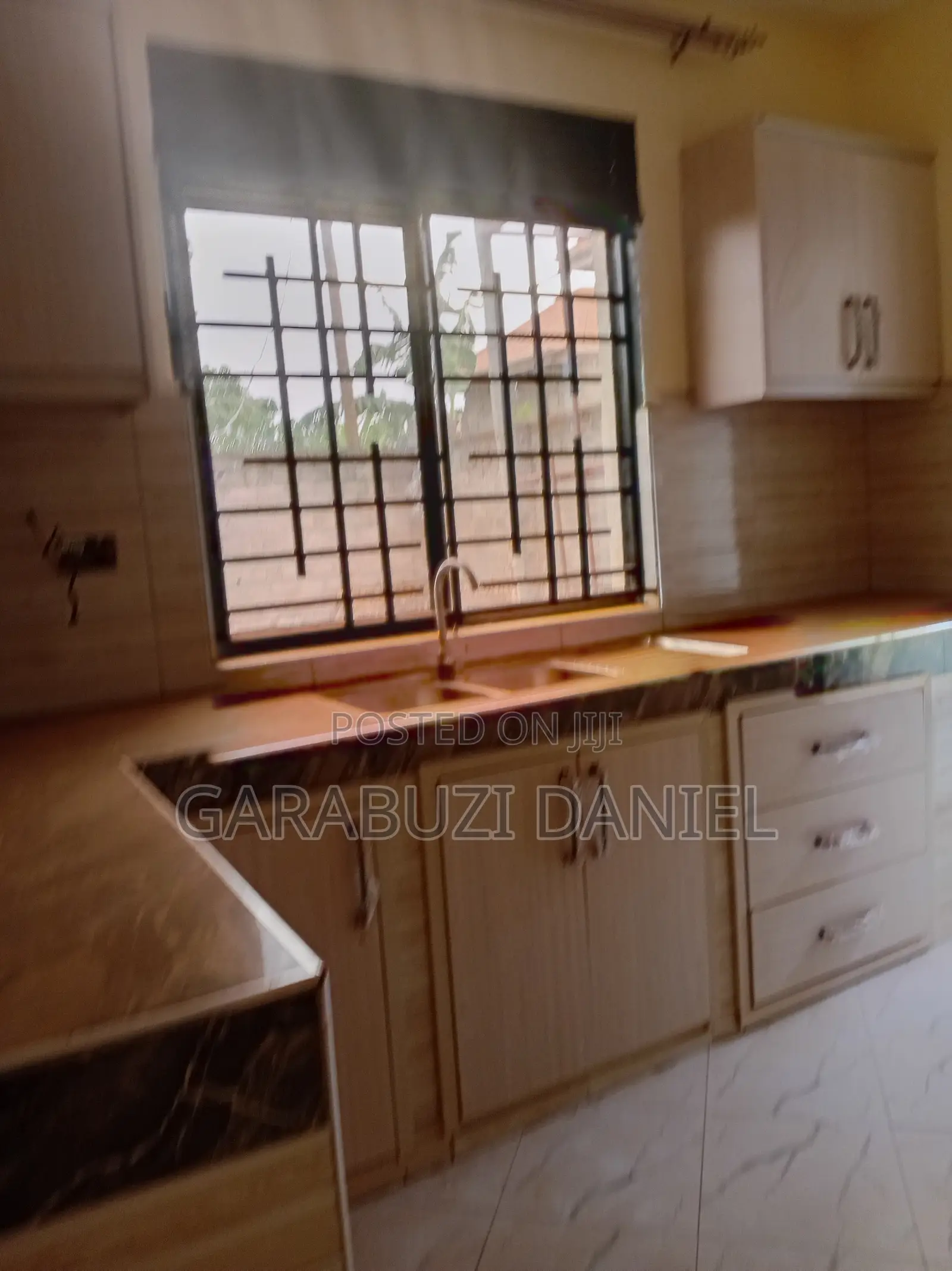4bdrm Block of Flats in Not An Estate, Ssisa for sale