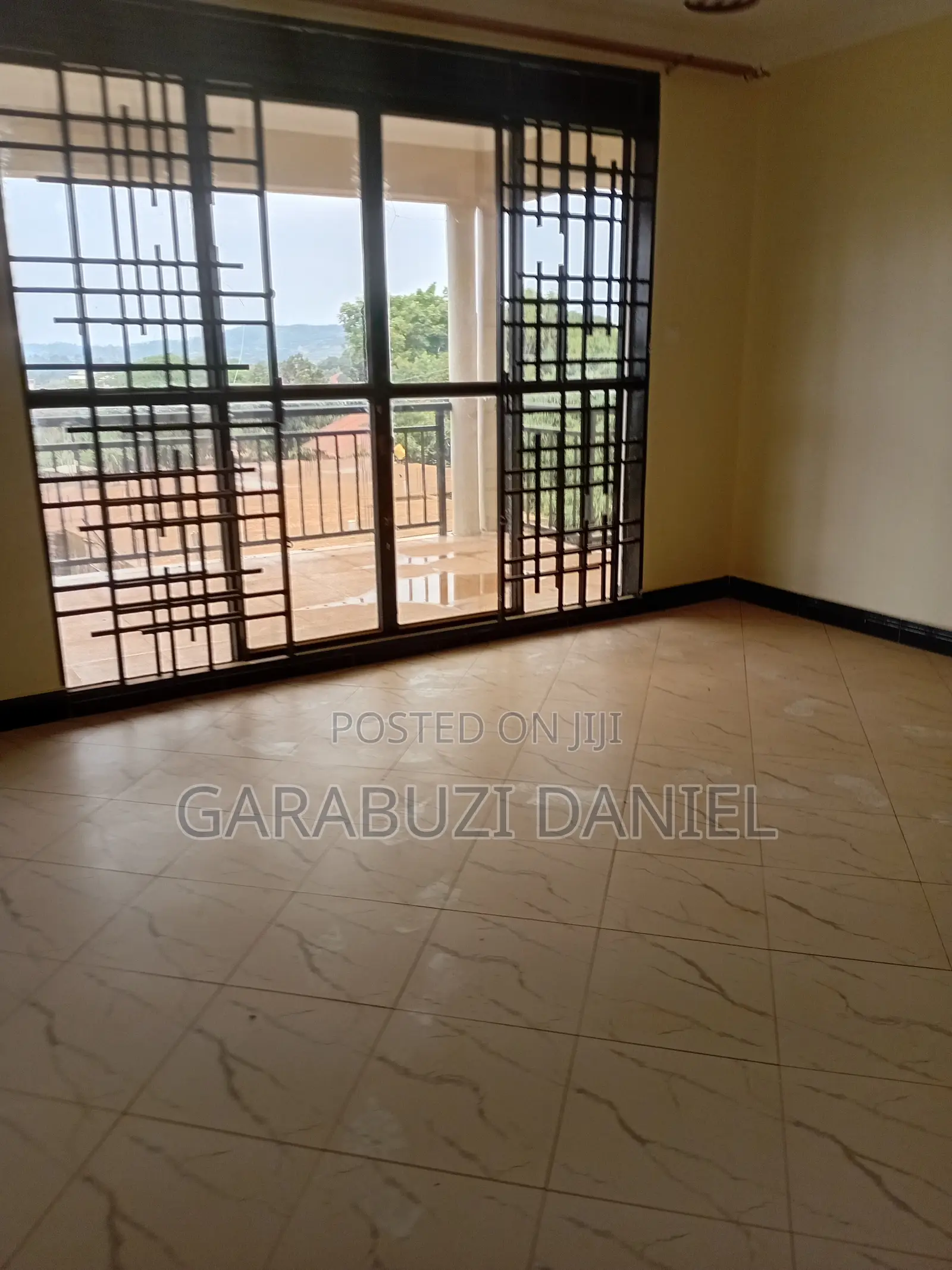 4bdrm Block of Flats in Not An Estate, Ssisa for sale
