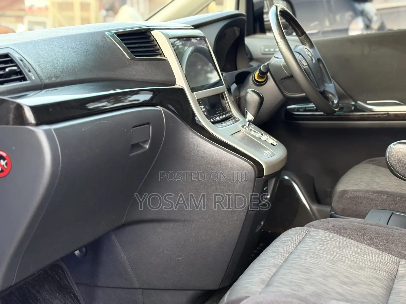 Toyota Alphard 2.4 Petrol FWD 2012 White