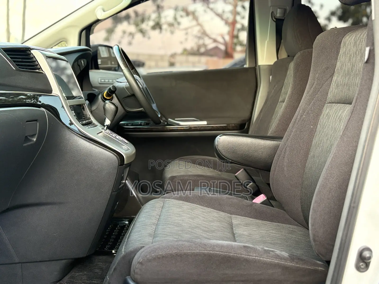 Toyota Alphard 2.4 Petrol FWD 2012 White