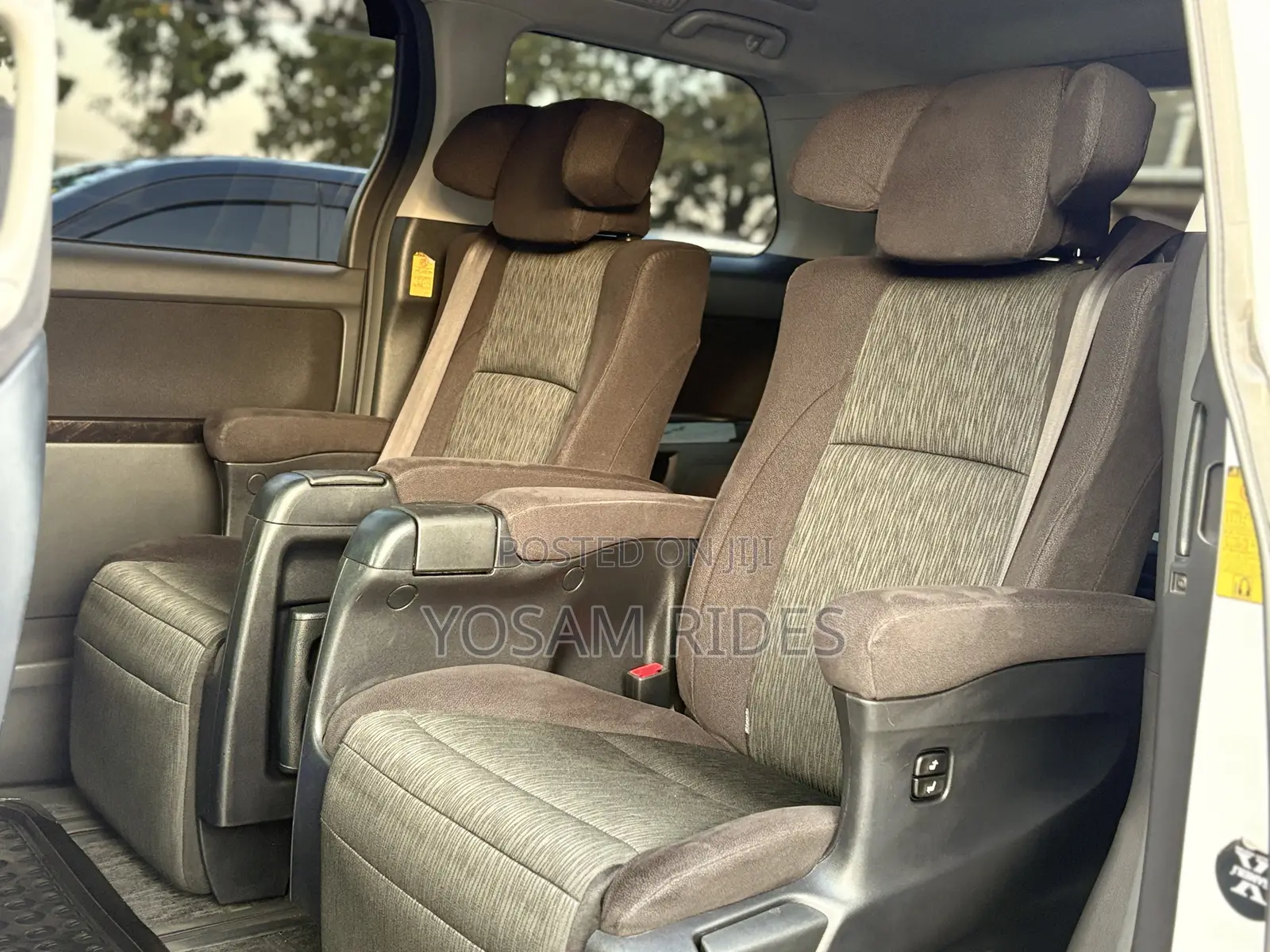 Toyota Alphard 2.4 Petrol FWD 2012 White