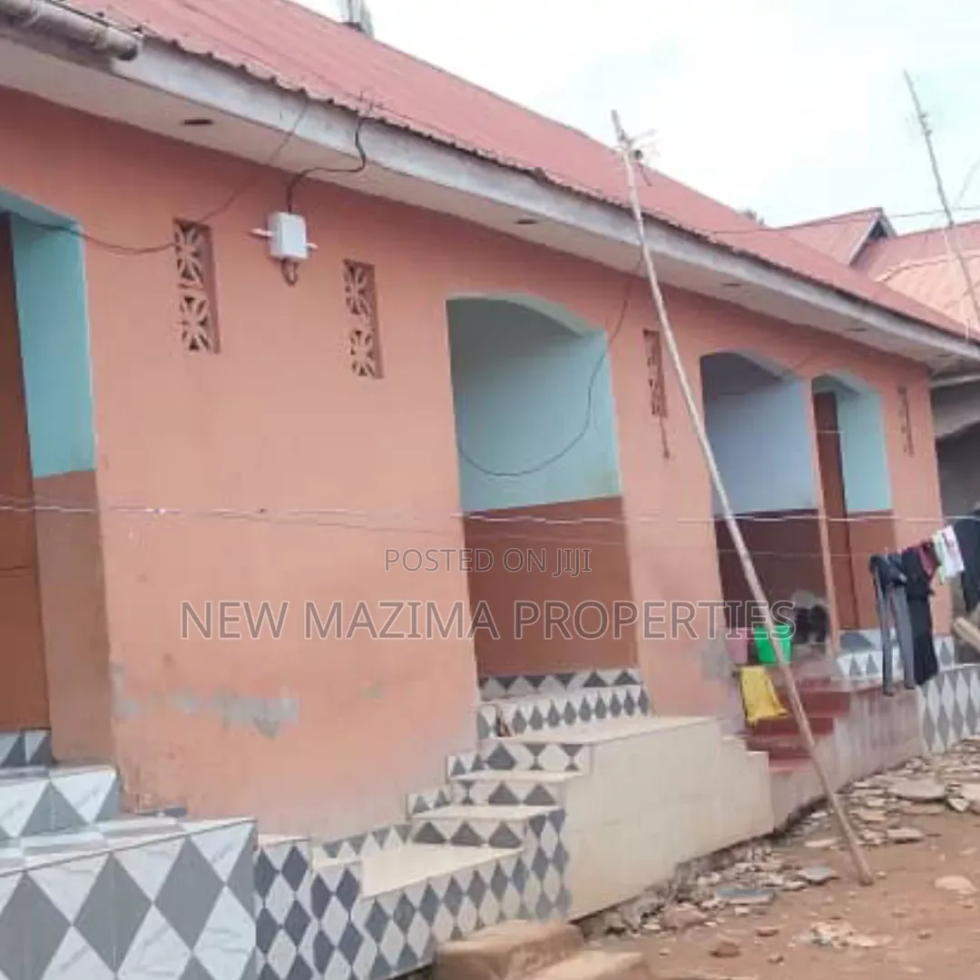 5bdrm House in Nansana Town, Central Division for sale