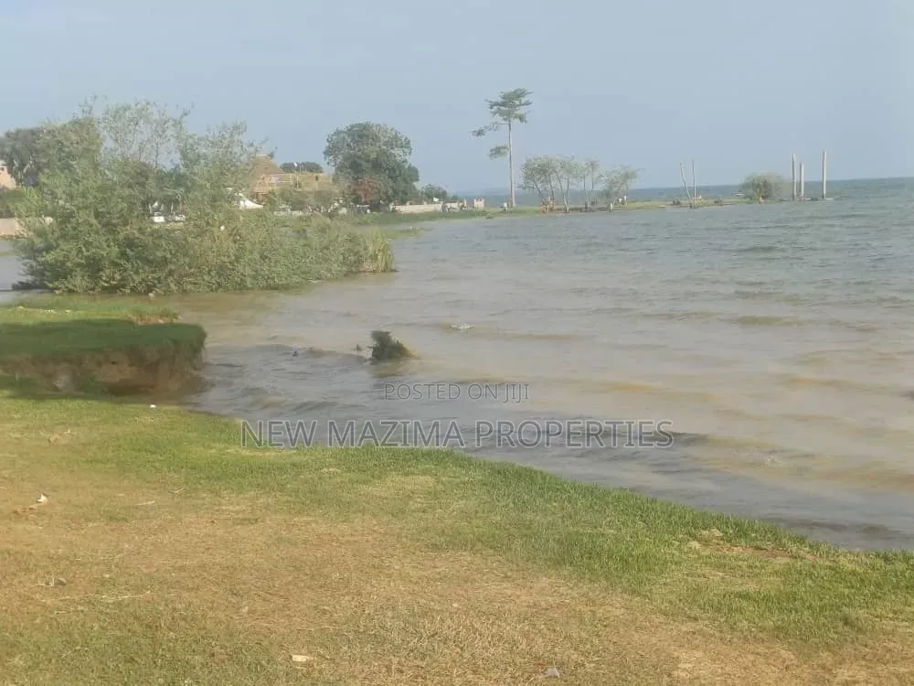 Very Beautiful Plot With Clear Lake View Forced Sale After Munyonyo