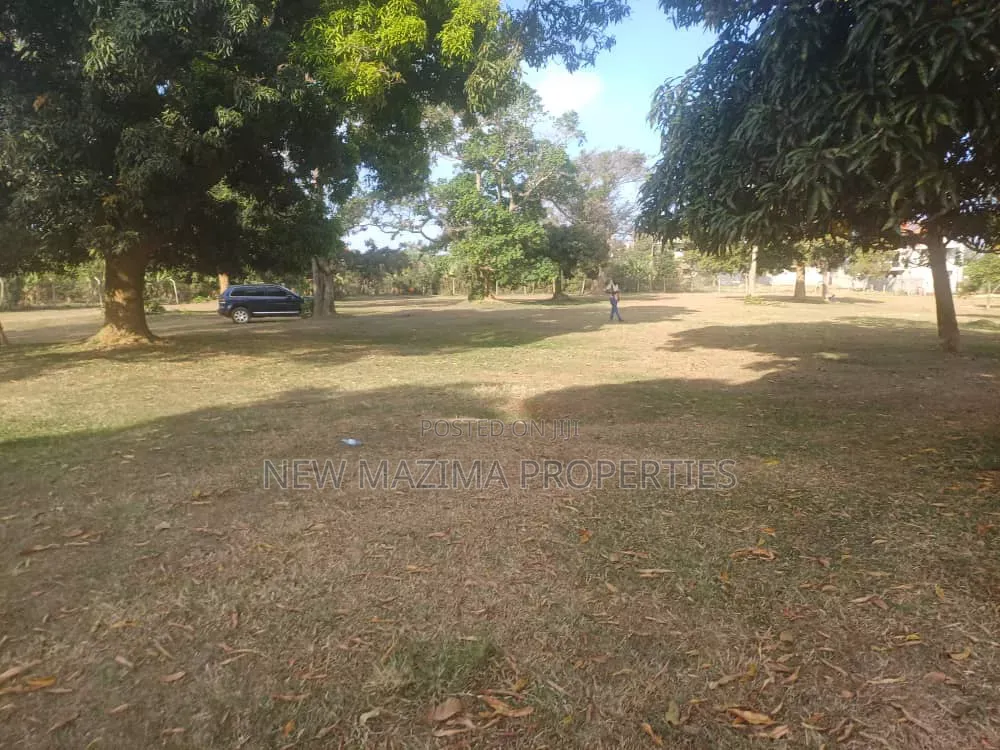 Very Beautiful Plot With Clear Lake View Forced Sale After Munyonyo