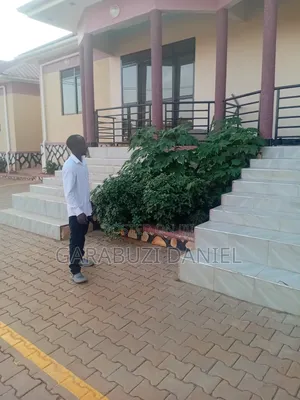 Furnished 3bdrm Bungalow in Makadwa, Ssisa for rent