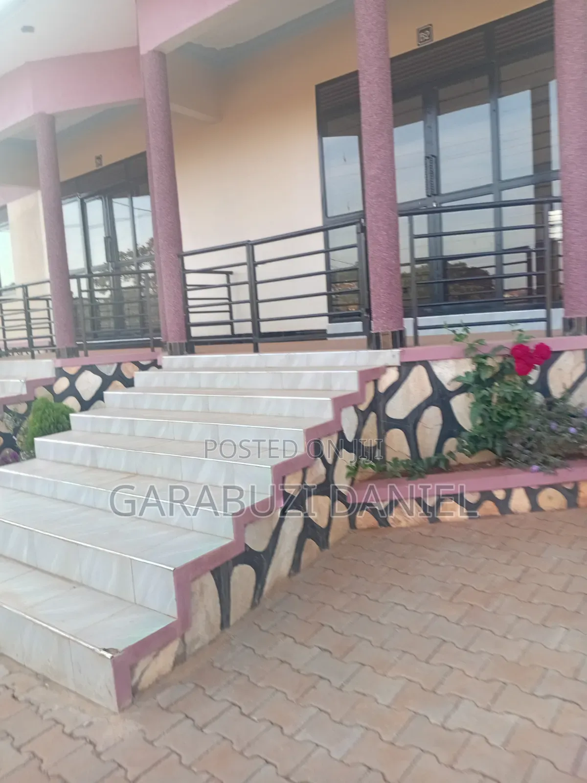 Furnished 3bdrm Bungalow in Makadwa, Ssisa for rent